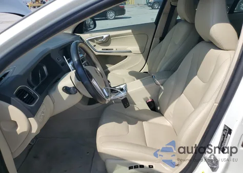 2015 Volvo S60 Premier z USA, uszkodzony, nr VIN YV140MFK8F1350796